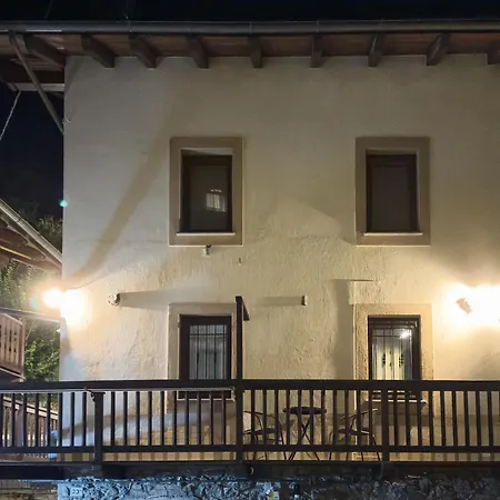 Alp Break 1 - Nel Borgo Storico Del Ponte بيت للعطل *